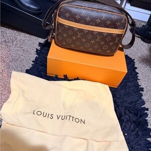 AUTHENTIC Louis Vuitton Monogram Reporter Crossbody Bag - Brown/Tan